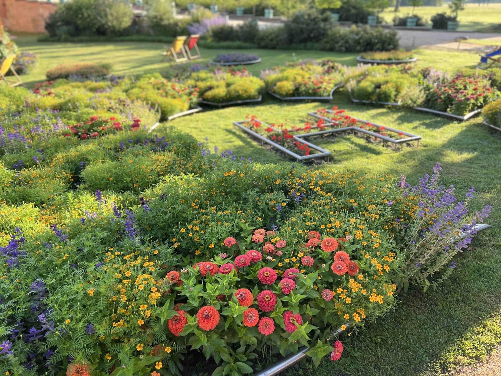 Sommerblumenbeet im Schlossgarten.