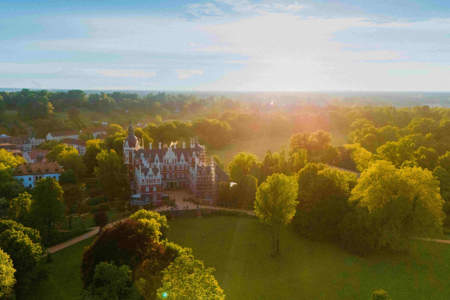 Luftbildaufnahme vom Neuen Schloss.