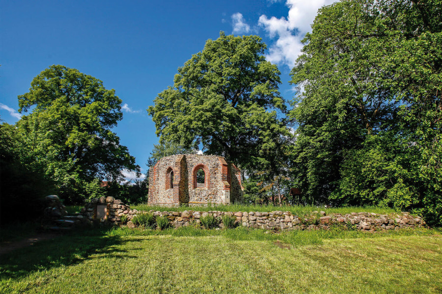 Ruiny kościoła w Bergpark