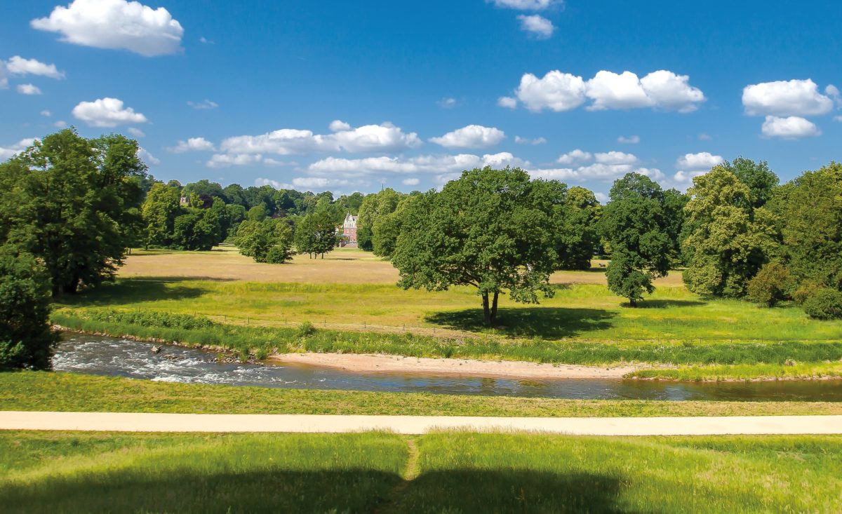 Heutiger Panoramablick von der &ouml;stlichen Parkseite.